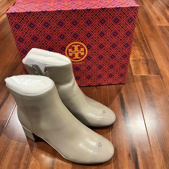 New NWT Tory Burch Shelby Bootie Dust Storm 50mm Women Shoe Taupe Gray Sz 5 - Picture 1 of 9